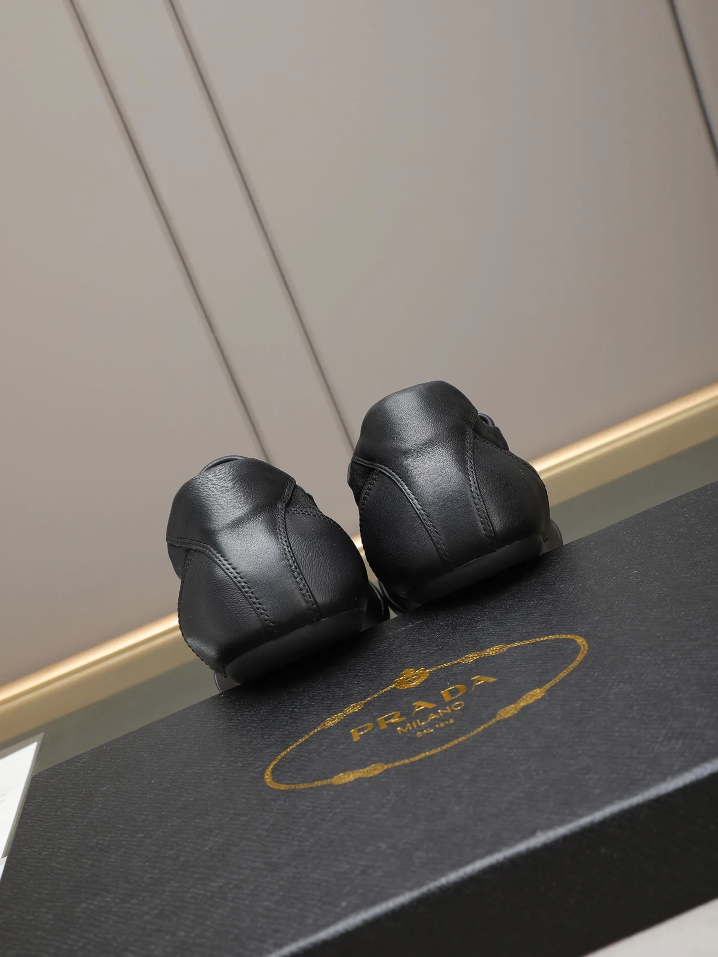 Men's shoes 💰520 PRADA, original version developed 1:1. Fabric sheepskin ➕Imported water-dyed sheep lining, rubber outsole, code number 38 to 44 (45 customized)